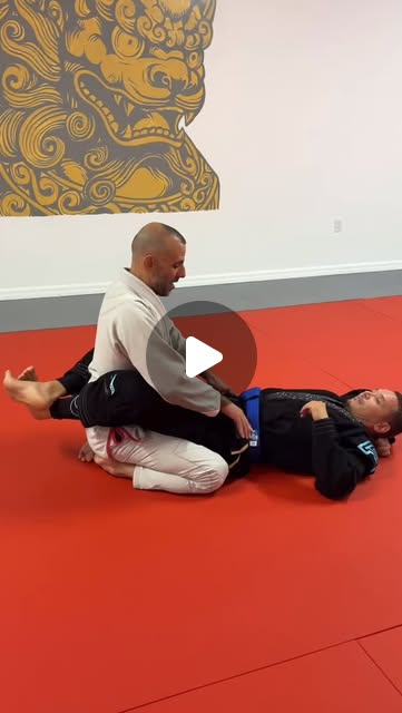 Drilling a guard pass on the mats at Komainu